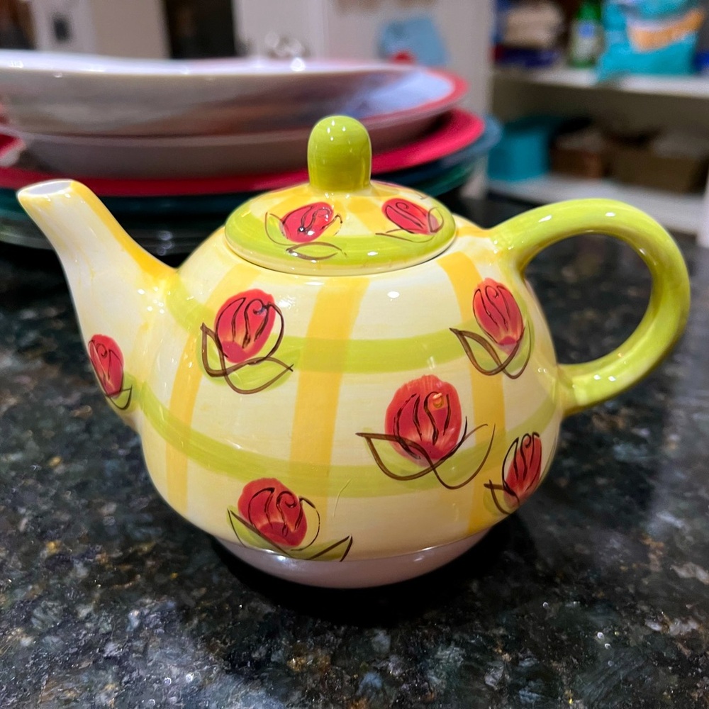 Royal Norfolk “Country Rose” pattern tea pot